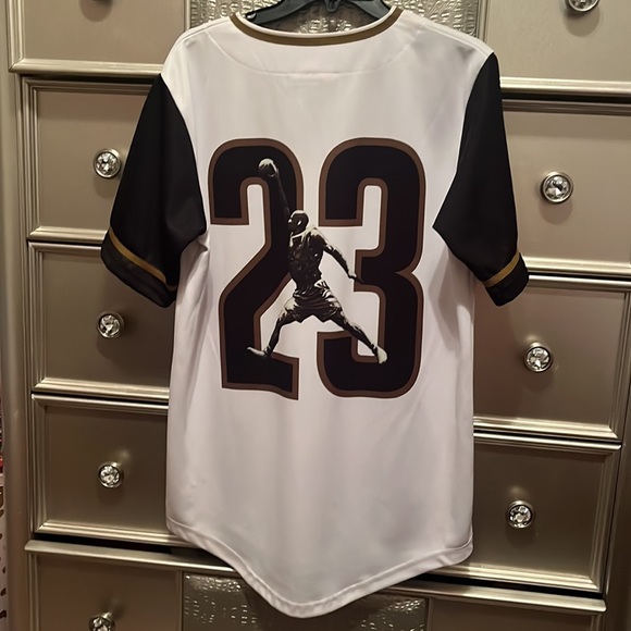 Sneak gallery, Jordan shirt with air Jordan. - Picture 2 of 3